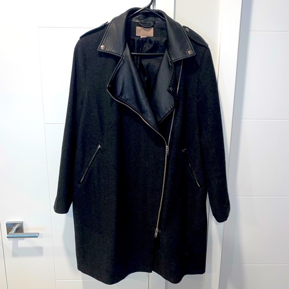 Black Coat - Picture 1 of 3
